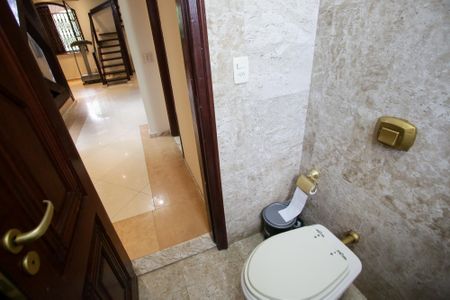 Casa para alugar com 351m², 5 quartos e 3 vagasLavabo