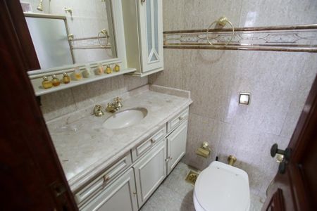 Casa para alugar com 351m², 5 quartos e 3 vagasBanheiro do Quarto Suíte 1