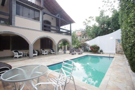 Casa para alugar com 351m², 5 quartos e 3 vagasPiscina