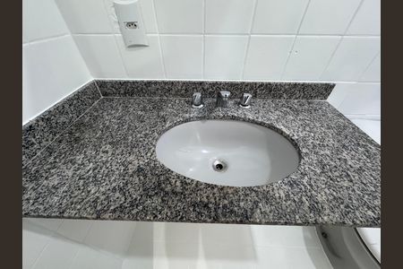 Banheiro da Suíte de apartamento para alugar com 3 quartos, 92m² em Barra da Tijuca, Rio de Janeiro