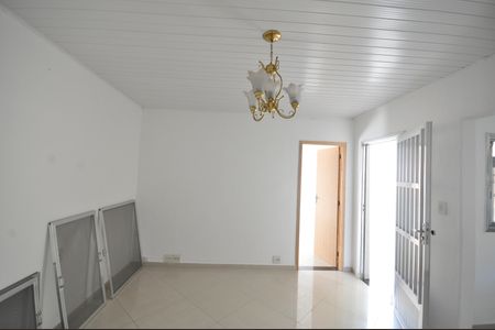 Casa à venda com 76m², 2 quartos e sem vagaSala