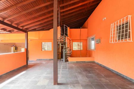 Casa à venda com 281m², 7 quartos e 5 vagas Casa à venda com 281m², 7 quartos e 5 vagasQuintal