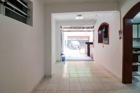 Casa à venda com 281m², 7 quartos e 5 vagas Casa à venda com 281m², 7 quartos e 5 vagasGaragem / Quintal