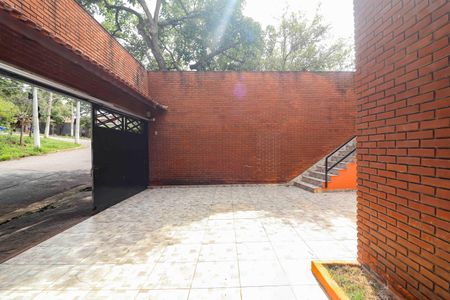 Casa à venda com 281m², 7 quartos e 5 vagas Casa à venda com 281m², 7 quartos e 5 vagasGaragem / Quintal