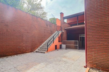 Casa à venda com 281m², 7 quartos e 5 vagas Casa à venda com 281m², 7 quartos e 5 vagasGaragem / Quintal