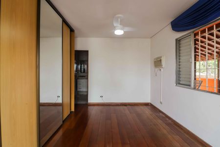 Casa à venda com 281m², 7 quartos e 5 vagas Casa à venda com 281m², 7 quartos e 5 vagasQuarto 5 - Suíte