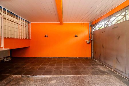 Casa à venda com 281m², 7 quartos e 5 vagas Casa à venda com 281m², 7 quartos e 5 vagasGaragem / Quintal