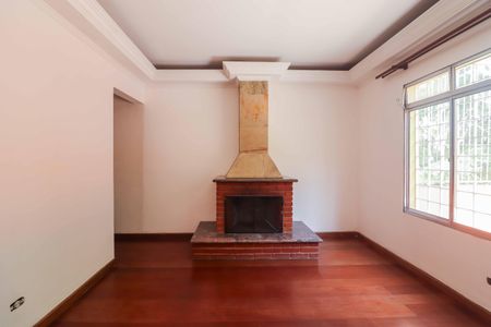 Casa à venda com 281m², 7 quartos e 5 vagas Casa à venda com 281m², 7 quartos e 5 vagasSala de TV