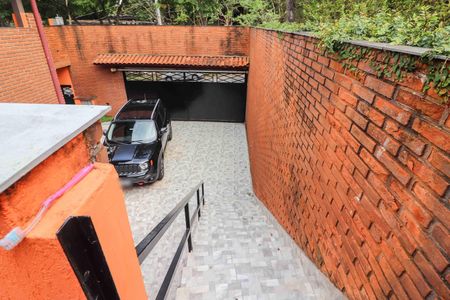 Casa à venda com 281m², 7 quartos e 5 vagas Casa à venda com 281m², 7 quartos e 5 vagasGaragem / Quintal