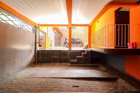 Casa à venda com 281m², 7 quartos e 5 vagas Casa à venda com 281m², 7 quartos e 5 vagasGaragem / Quintal