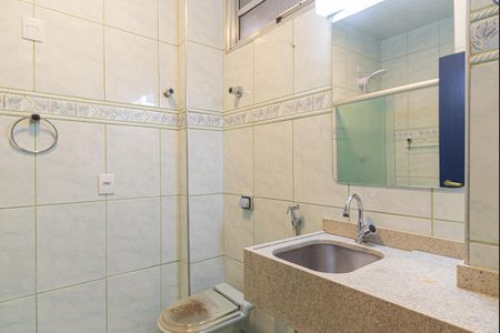 Banheiro de kitnet/studio para alugar com 1 quarto, 40m² em Centro, São Paulo