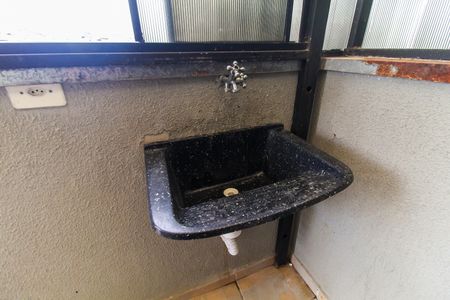 Apartamento para alugar com 75m², 2 quartos e sem vaga Apartamento para alugar com 75m², 2 quartos e sem vagaÁrea de Serviço e varanda