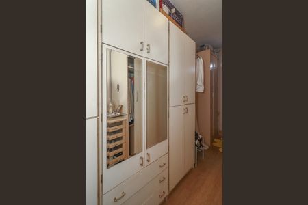 Casa à venda com 400m², 4 quartos e 4 vagasCloset da suíte