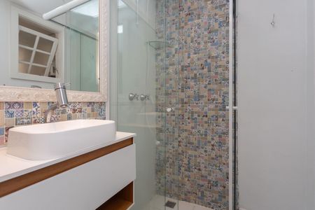 Banheiro de apartamento à venda com 1 quarto, 43m² em Bom Fim, Porto Alegre