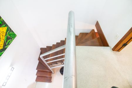 Apartamento para alugar com 66m², 2 quartos e 2 vagas Apartamento para alugar com 66m², 2 quartos e 2 vagasEscada