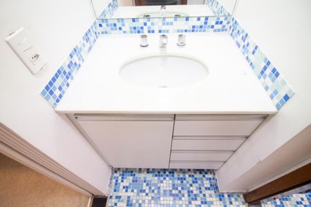 Apartamento para alugar com 66m², 2 quartos e 2 vagas Apartamento para alugar com 66m², 2 quartos e 2 vagasBanheiro das Suítes Americanas