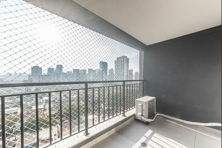 Studio para alugar com 33m², 1 quarto e sem vaga Studio para alugar com 33m², 1 quarto e sem vagaVaranda