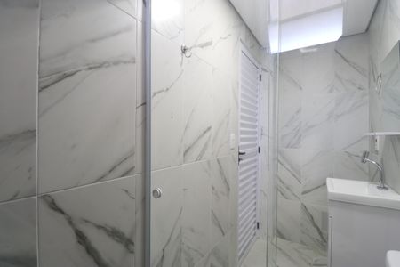 Banheiro de kitnet/studio para alugar com 1 quarto, 15m² em Barra Funda, São Paulo