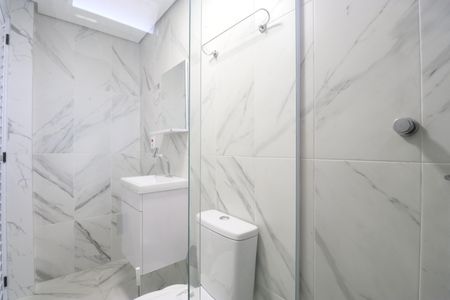 Banheiro de kitnet/studio para alugar com 1 quarto, 15m² em Barra Funda, São Paulo