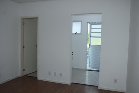 Sala de casa de condomínio para alugar com 2 quartos, 60m² em Maranhão, Cotia
