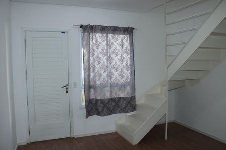 Sala de casa de condomínio para alugar com 2 quartos, 60m² em Maranhão, Cotia