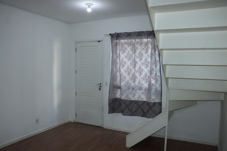 Casa de Condomínio para alugar com 2 quartos, 60m² em Maranhão, Cotia