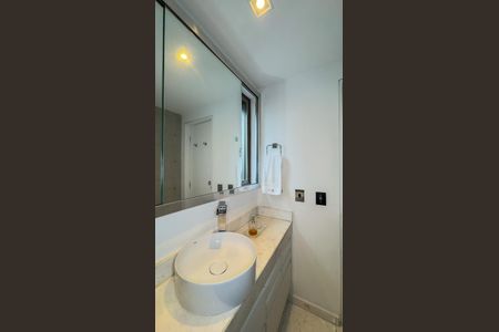 Apartamento para alugar com 90m², 1 quarto e 2 vagasBanheiro da Suíte