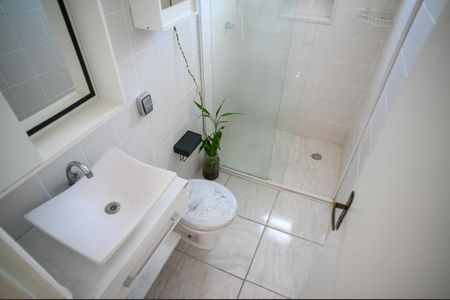 Apartamento à venda com 68m², 2 quartos e 1 vaga Apartamento à venda com 68m², 2 quartos e 1 vagaBanheiro Social