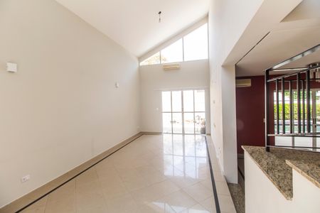 Sala de casa de condomínio para alugar com 4 quartos, 334m² em Alphaville, Santana de Parnaíba