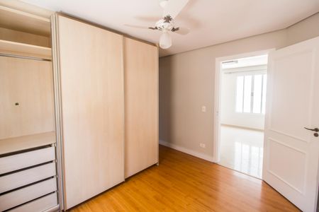 Casa de condomínio para alugar com 334m², 4 quartos e 4 vagas Casa de condomínio para alugar com 334m², 4 quartos e 4 vagasSuíte 2