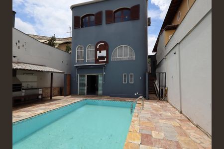 Casa à venda com 435m², 3 quartos e 3 vagasPiscina