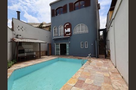 Casa à venda com 435m², 3 quartos e 3 vagasPiscina