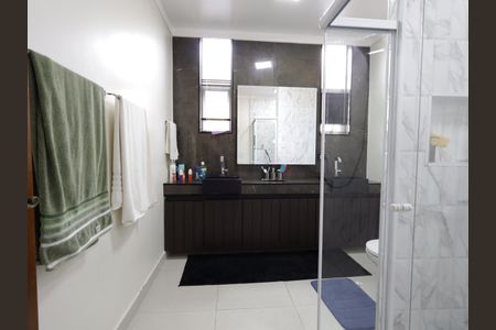 Casa à venda com 435m², 3 quartos e 3 vagasBanheiro da Suíte 1