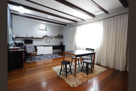 Casa à venda com 435m², 3 quartos e 3 vagasEscritório