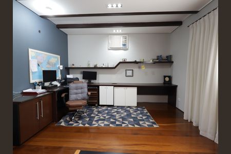 Casa à venda com 435m², 3 quartos e 3 vagasEscritório