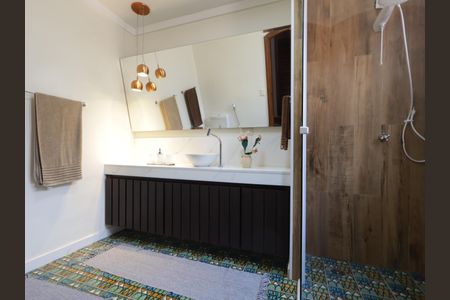 Casa à venda com 435m², 3 quartos e 3 vagasBanheiro da Suíte 2