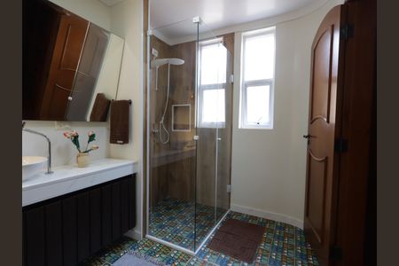 Casa à venda com 435m², 3 quartos e 3 vagasBanheiro da Suíte 2