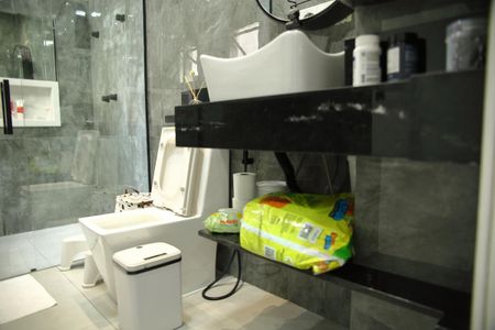 Casa à venda com 275m², 3 quartos e 3 vagasBanheiro Suíte 1 