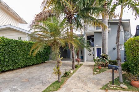 Casa de condomínio para alugar com 450m², 3 quartos e 4 vagasFachada da Casa