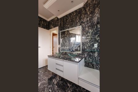 Casa de condomínio para alugar com 450m², 3 quartos e 4 vagasBanheiro da Suíte 3