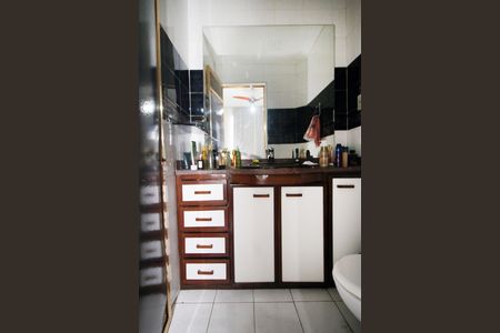 Casa à venda com 300m², 3 quartos e 4 vagasBanheiro da Suíte 