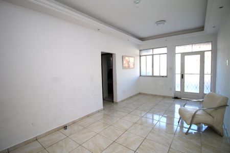 Casa à venda com 300m², 3 quartos e 4 vagasSala