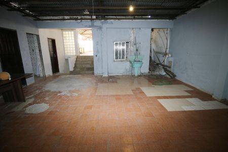 Casa à venda com 300m², 3 quartos e 4 vagasQuintal fundos coberto