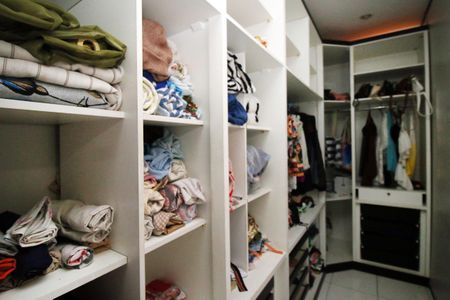 Casa à venda com 300m², 3 quartos e 4 vagasCloset 2