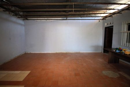 Casa à venda com 300m², 3 quartos e 4 vagasQuintal fundos coberto