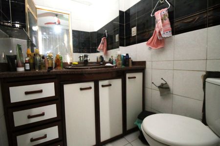 Casa à venda com 300m², 3 quartos e 4 vagasBanheiro da Suíte 