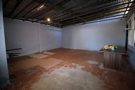 Casa à venda com 300m², 3 quartos e 4 vagasQuintal fundos coberto