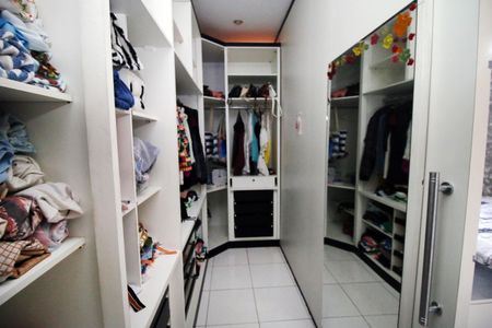 Casa à venda com 300m², 3 quartos e 4 vagasCloset 2