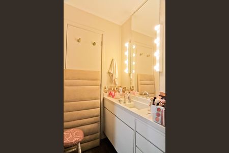 Apartamento à venda com 216m², 4 quartos e 4 vagasBanheiro da Suíte 2