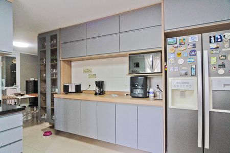 Apartamento à venda com 216m², 4 quartos e 4 vagasCozinha